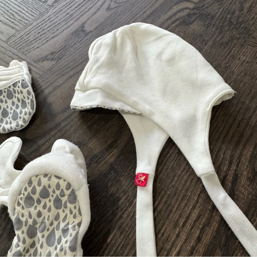 Goumikids newborn hat, booties and mittens set